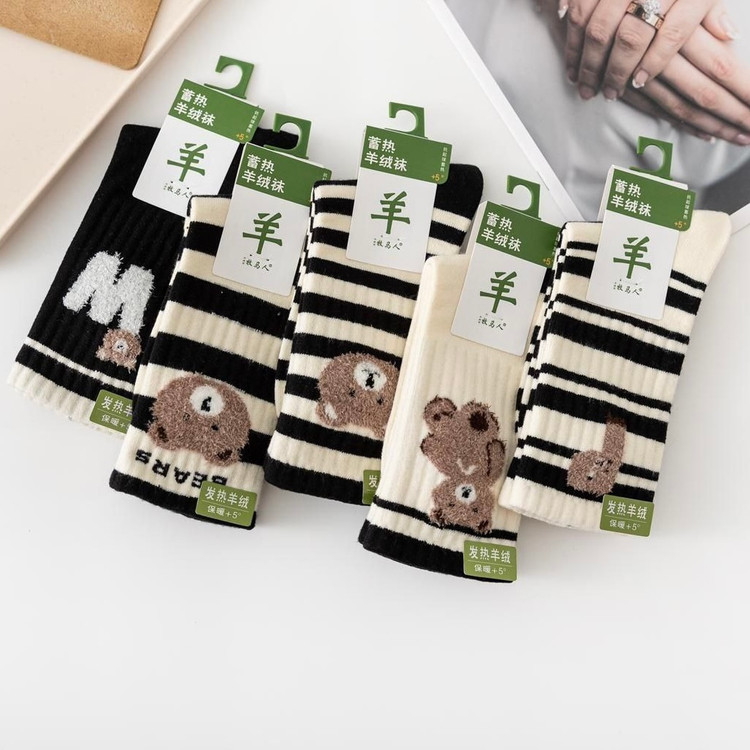 جوراب خارجی فانتزی زنانه در طرح های متنوع