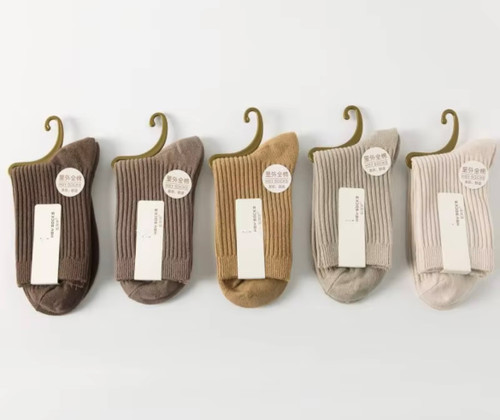 جوراب زنانه خارجی در رنگ های متنوع