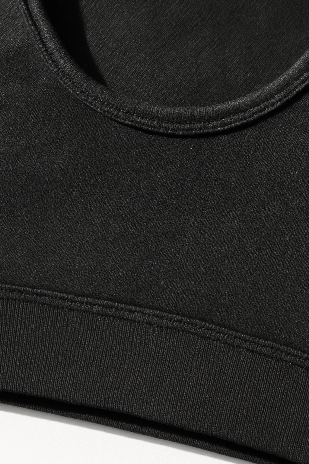 سوتین ورزشی زیپ جلو زنانه با پوشش کامل سینه و پارچه نرم، عرضه شده در سه رنگ مختلف