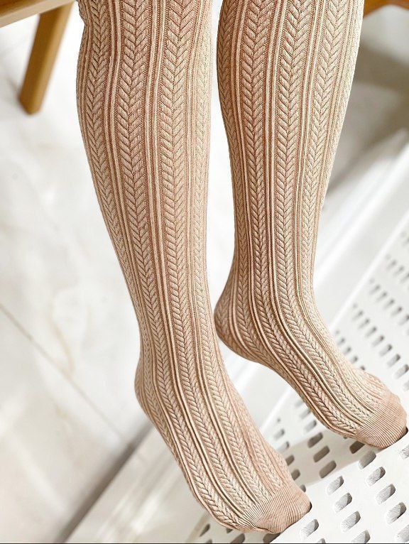 نمای محصول جوراب‌شلواری پنتی زنانه بافت‌دار با نمایش چند رنگ پرطرفدار