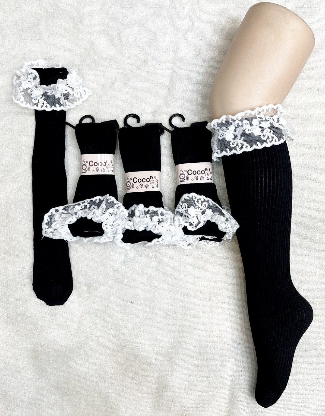 جوراب سه‌ربع COCO کودکانه با لب تور سفید و کیفیت بالا، مناسب سنین ۲ تا ۱۵ سال.